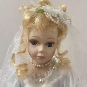 Foto inzerátu Nová porcelánová panenka nevěsta.