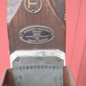 Foto inzerátu starožitné lyže