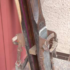 Foto inzerátu starožitné lyže