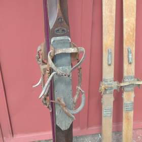 Foto inzerátu starožitné lyže