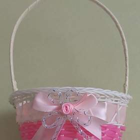 Foto inzerátu  Dětský košík pro holčičku.