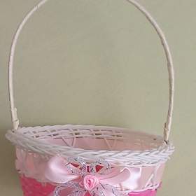 Foto inzerátu  Dětský košík pro holčičku.