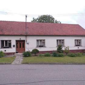 Rodinný dům 200 m² a srub 36 m² s krásnou zahradou 1700m², Staré Hvězdlice / 19458723