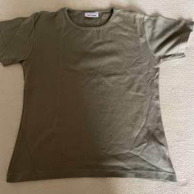 Fotka k inzerátu Triko, vel. 164 / 15929974