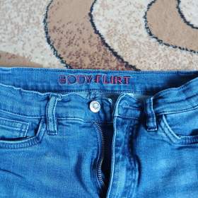 Foto inzerátu Dámské rifle tmavě modré