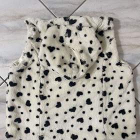 Foto inzerátu Dámská/dívčí kožešinová vesta se srdíčky.