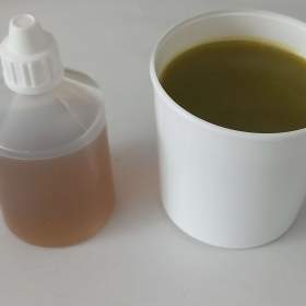 Domácí bio mast z bílé lékařské vaseliny a domácí tinktura. / 19467628