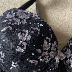 Foto inzerátu Podprsenka 75B