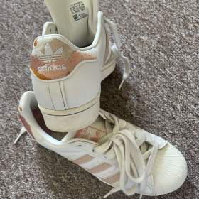 Adidas vel. 37,5 / 19471505