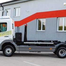 Foto inzerátu MERCEDES ATEGO 1222 HÁKOVÝ NOSIČ KONTEJNERŮ EURO5