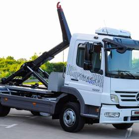 Foto inzerátu MERCEDES ATEGO 1222 HÁKOVÝ NOSIČ KONTEJNERŮ EURO5