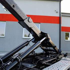 Foto inzerátu MERCEDES ATEGO 1222 HÁKOVÝ NOSIČ KONTEJNERŮ EURO5