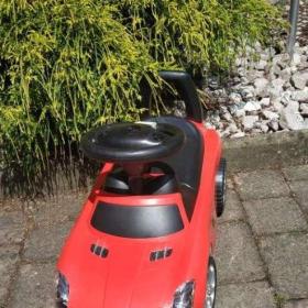 Foto inzerátu Červené odrážecí autíčko Mercedes