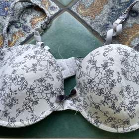 Světlá podprsenka 80B / 19477839