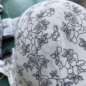 Foto inzerátu Světlá podprsenka 80B