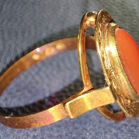 Foto inzerátu Dámský zlatý prsten