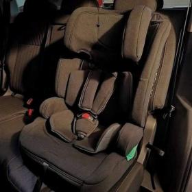 Fotka k inzerátu Nová dětská autosedačka pro děti s výškou od 76 do 150 cm (9- 36kg)  / 19235303
