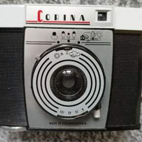 Foto inzerátu Tři klasické fotoaparáty na film - CORINA 6x6, SKINA SK 106 35 mm, HAKING 35 mm