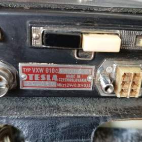 Foto inzerátu Tři policejní vysílačky z doby totality, 1 osobní a dvě mobilní.