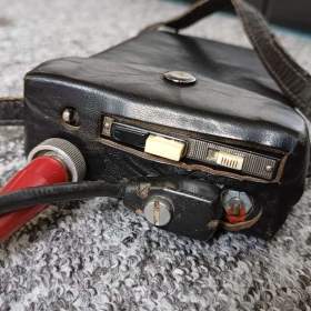 Foto inzerátu Tři policejní vysílačky z doby totality, 1 osobní a dvě mobilní.