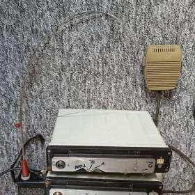 Foto inzerátu Tři policejní vysílačky z doby totality, 1 osobní a dvě mobilní.