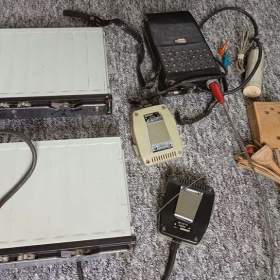 Foto inzerátu Tři policejní vysílačky z doby totality, 1 osobní a dvě mobilní.