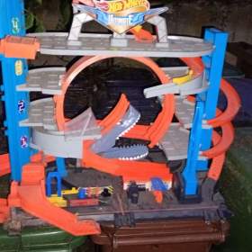 Prodám garáž hot wheels shark / 19496945