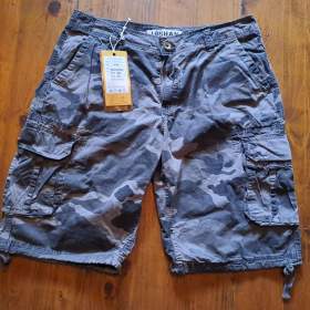 Foto inzerátu Maskáčové kraťasy + opasek