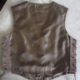 Foto inzerátu Prodám: dámskou béžovo-hnědou vestu, pevná, na boku šněrování, jako nová za 380 Kč