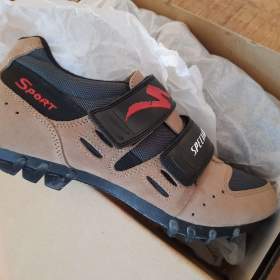 Foto inzerátu Prodám úplně nové boty MTB Specialized Sport