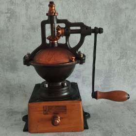 Fotka k inzerátu Starý mlýnek na kávu viz. foto. / 19476346