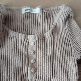 Foto inzerátu Hnědý cropp top 