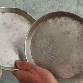 Foto inzerátu Staré 5kg dvoumiskové váhy po starší renovaci.