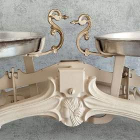 Foto inzerátu Staré 5kg dvoumiskové váhy po starší renovaci.