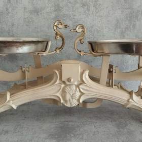 Foto inzerátu Staré 5kg dvoumiskové váhy po starší renovaci.