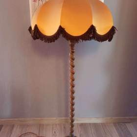 Foto inzerátu Starozitna drevena lampa