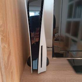 PS 5 + ovladač DualSense a 5 her (Uherské Hradiště) / 19513191