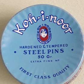 Originál plechovka od špendlíků a plechovka od tenisových míčků. / 19517440