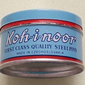 Foto inzerátu Originál plechovka od špendlíků a plechovka od tenisových míčků.