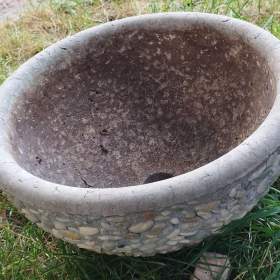 Betonové zahradní květináče  / 19520524