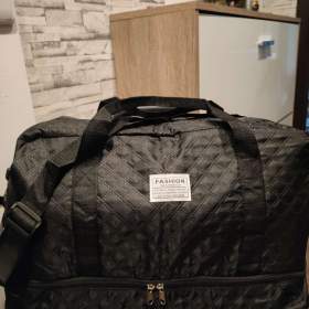 Úplně nová cestovní/sportovní taška unisex s nastavitelným popruhem  / 19521286