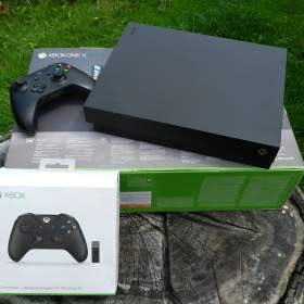 Xbox One X 1TB / 19524036