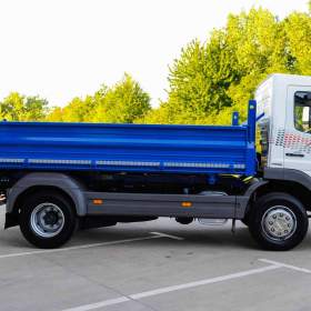 Foto inzerátu MERCEDES ATEGO 1518 - TŘÍSTRANNÝ S3 SKLÁPĚČ - VYKLÁPĚČ EU5