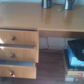Foto inzerátu Psací stůl
