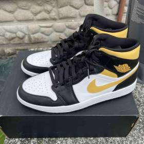 Jordan 1 Mid White Pollen Black / 19535953