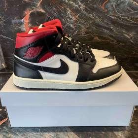 Jordan 1 Mid Gym Red Panda / 19536379