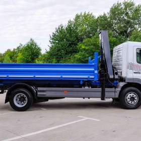 Foto inzerátu MERCEDES ATEGO 1523 TŘÍSTRANNÝ SKLÁPĚČ + HYDRAULICKÁ RUKA