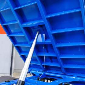 Foto inzerátu MERCEDES ATEGO 1523 TŘÍSTRANNÝ SKLÁPĚČ + HYDRAULICKÁ RUKA