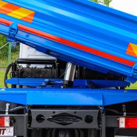 Foto inzerátu MERCEDES ATEGO 1523 TŘÍSTRANNÝ SKLÁPĚČ + HYDRAULICKÁ RUKA