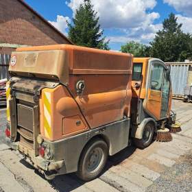 Foto inzerátu Zametací stroj chodníkový Bucher